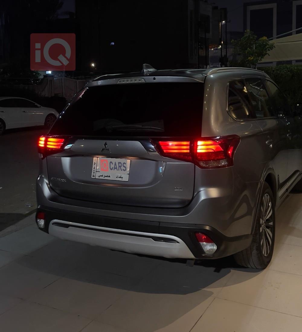 ميتسوبيشي اوتلاندر